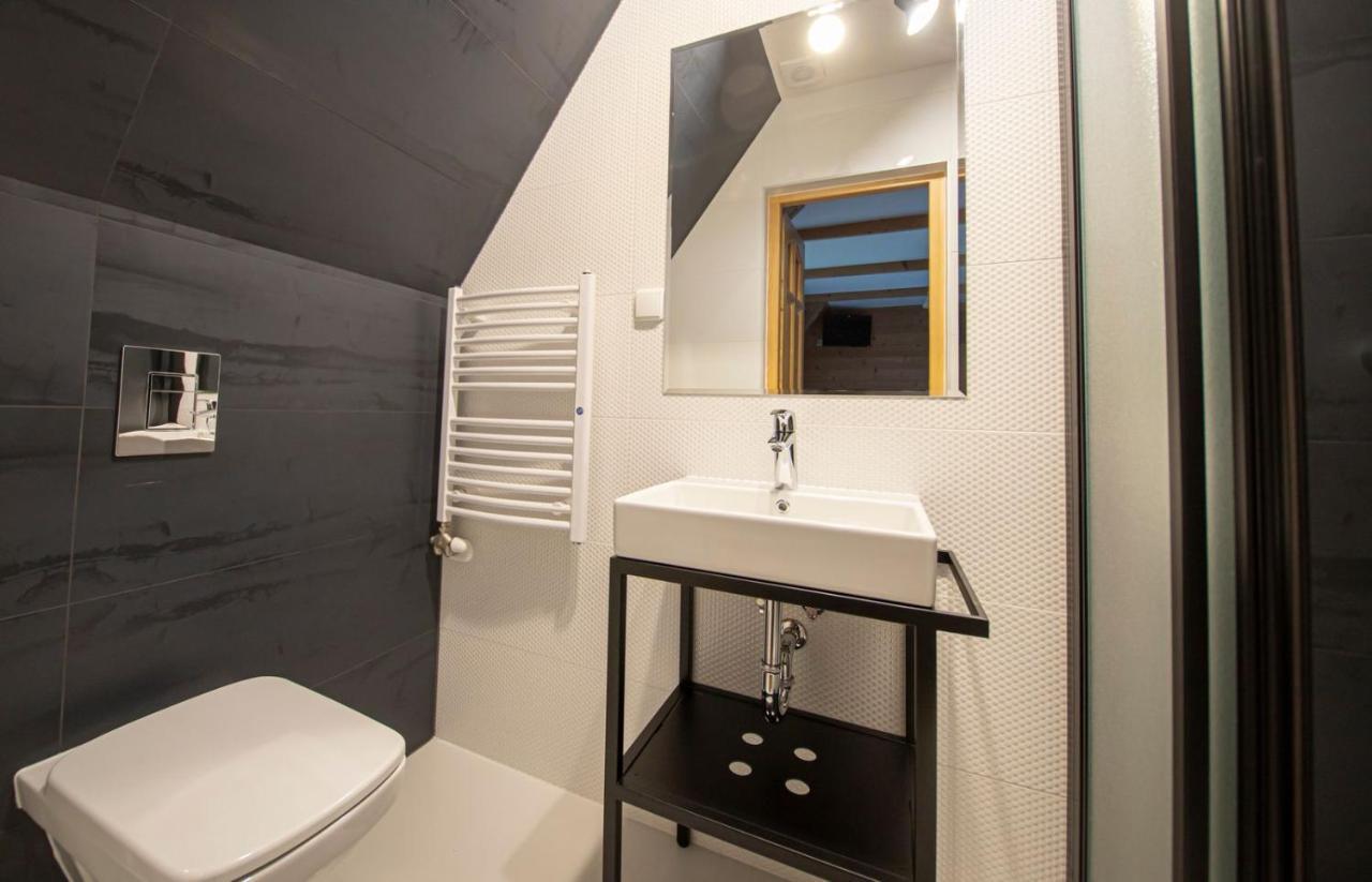 Economy Triple Room 25C